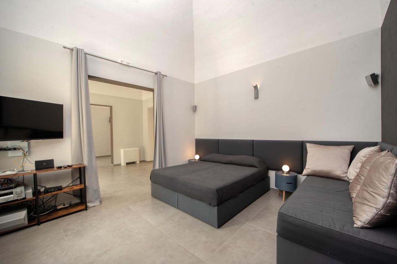 Carlo V - Con Piscina E Giardino Privati Apartment Лече Екстериор снимка