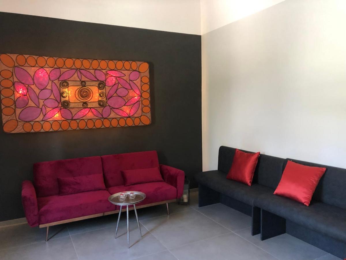 Carlo V - Con Piscina E Giardino Privati Apartment Лече Екстериор снимка
